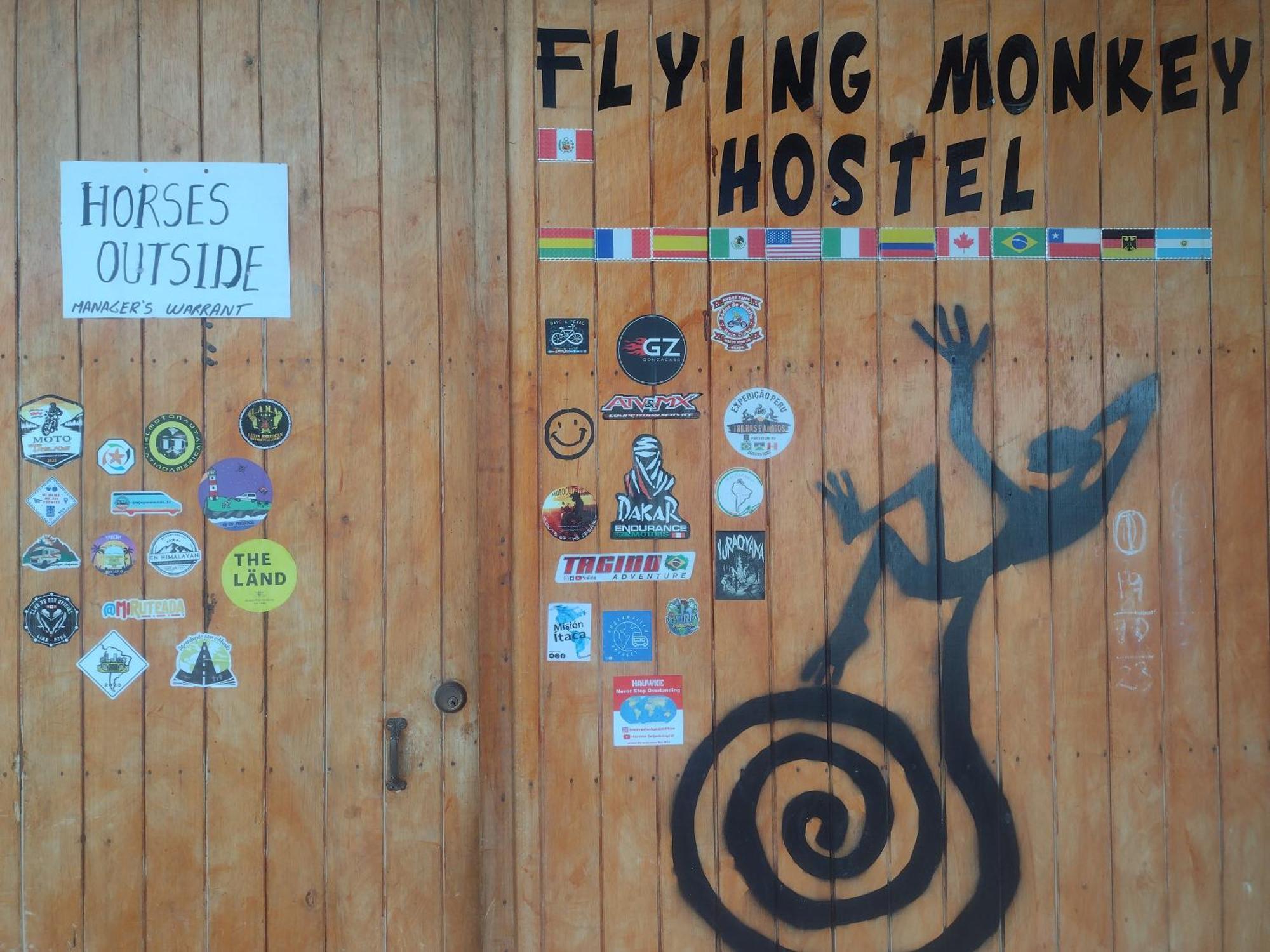 Flying Monkey Hostel Νάζκα Εξωτερικό φωτογραφία
